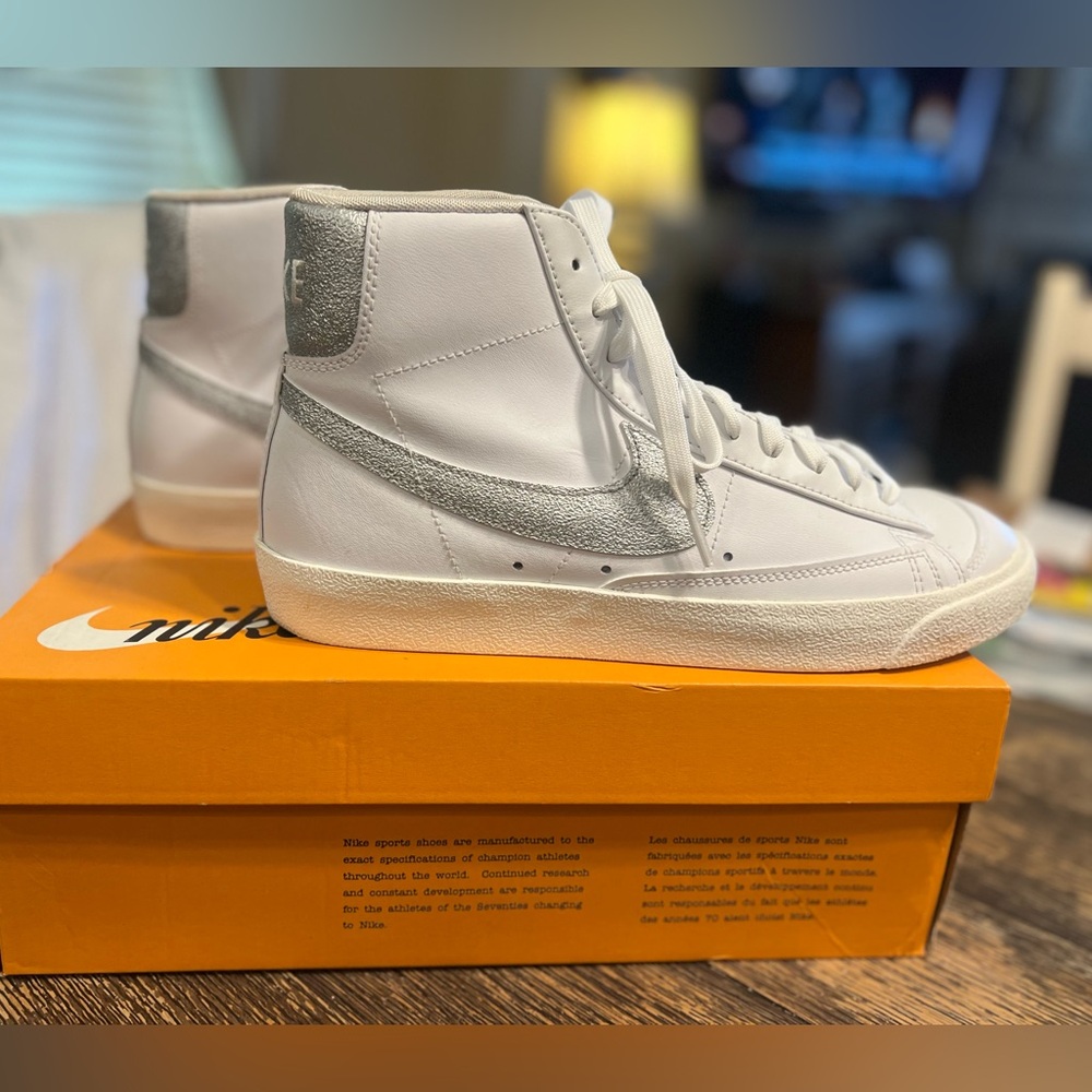Nike Blazer Mid ‘77 ESS White/Metallic Silver,  Size 10 Women’s. New in Box
